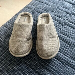 AEROSOLES Light Grey Slip-On Waffle Knit Slippers size 8-9